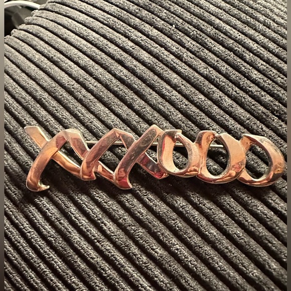 Tiffany & Co Paloma Picasso Sterling Silver XO Hugs Kisses Brooch - Picture 4 of 4
